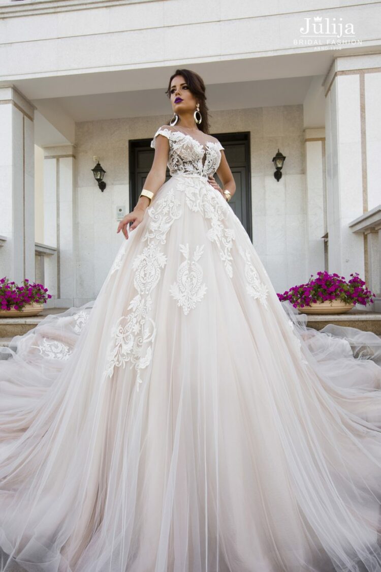 Suppliers wedding dresses Europe